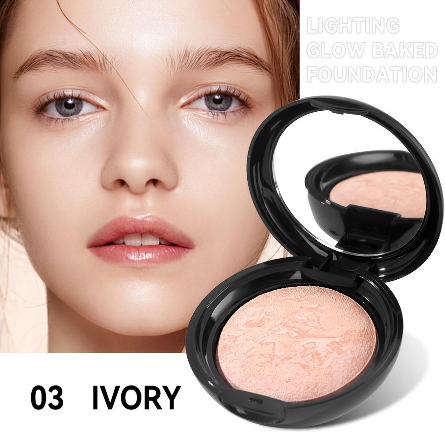 Le fond de teint en poudre crée un maquillage longue tenue pendant 24 heures. Disponible en trois teintes, il s'adapte intelligemment aux tons de peau