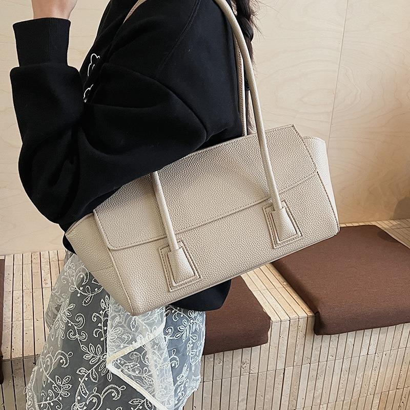 Niche underarm bag, new solid color simple single shoulder bag, casual commuter bag for women