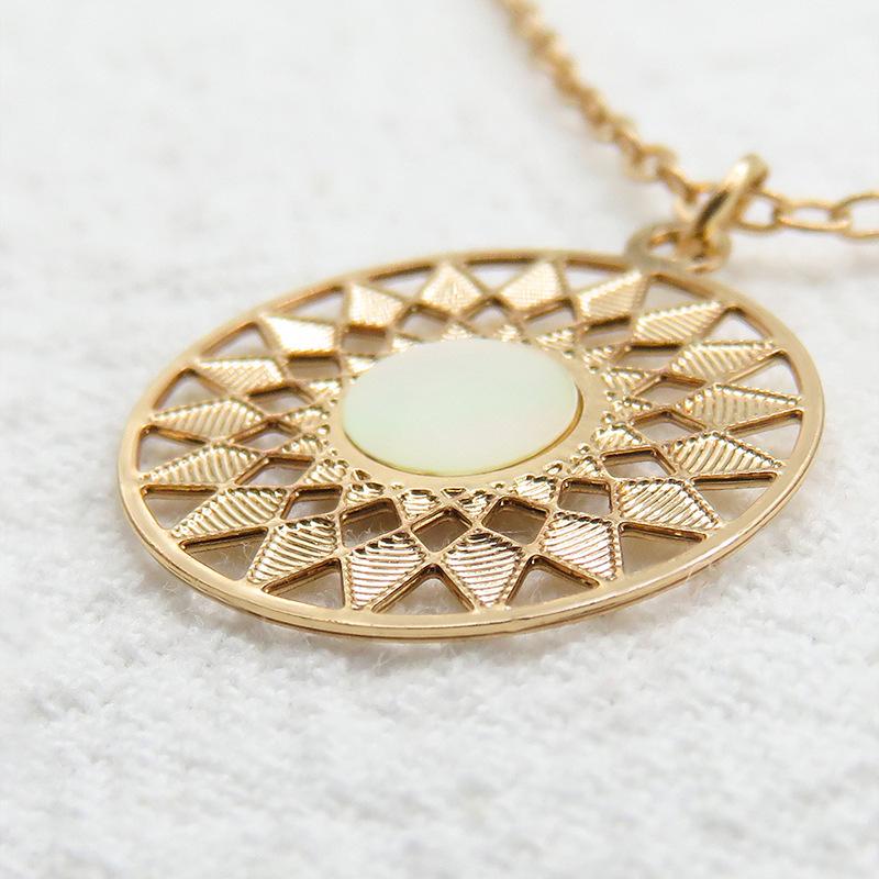Fashionable Sun Flower Necklace Shell Piece Round Pendant Temperament Versatile Clavicle Chain Female Accessories New Products