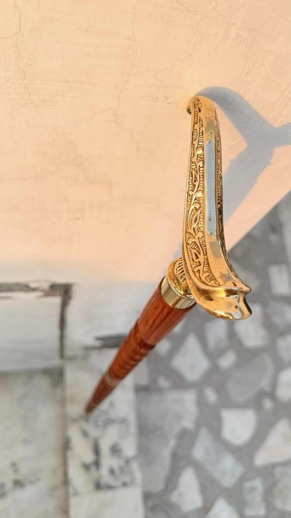 Canne de marche élégante en bois, poignée en laiton, design pliable portable, décoration d'intérieur