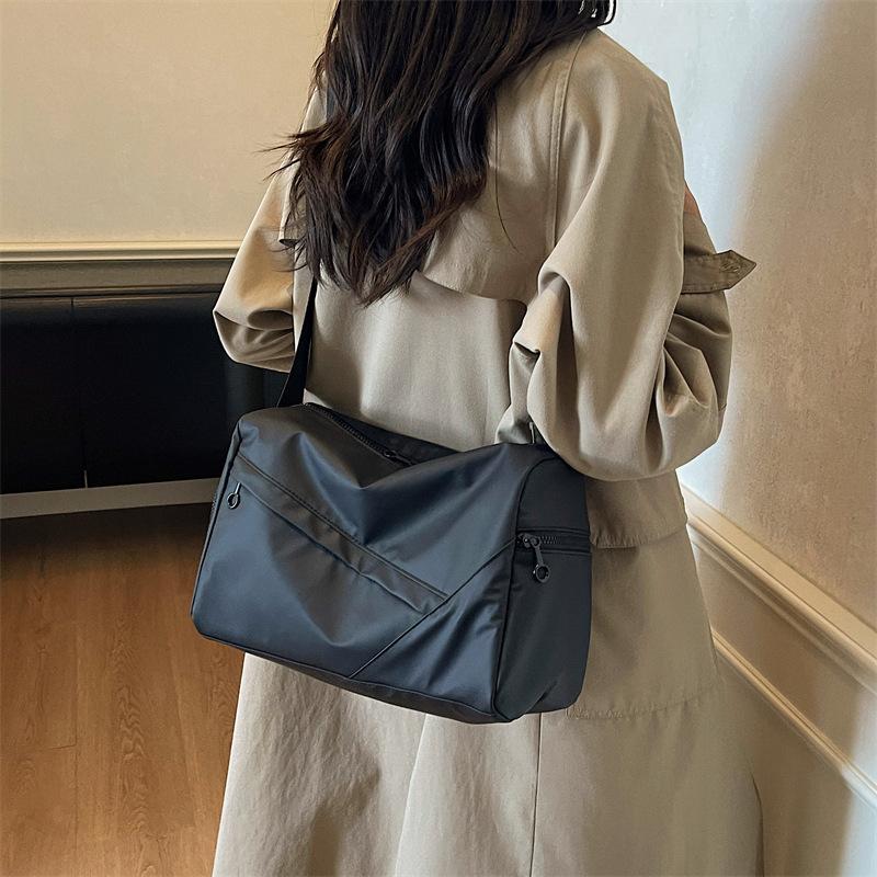 Retro Simple Solid Color Fashion Casual Large Capacity Shoulder Bag 2025 Autumn New Women's Messenger Tote Bag