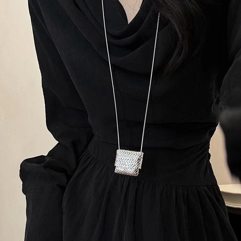 Creative Retro Mini Woven Bag Pendant Necklace For Women Girls Versatile Long Sweater Chain Jewelry Accessories Gifts