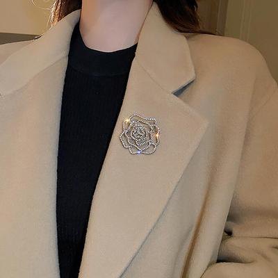 Temperament Shiny  Flower Brooch Delicate Hollow Flower Corsage For Women Fashionable Suit Clothing Jewelry Accessory