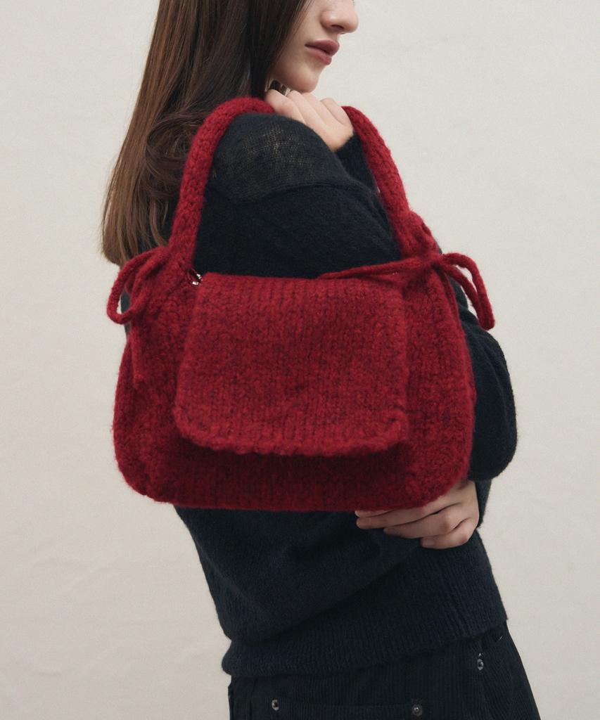 Leathery Ribbon Angora Knit Shoulder Bag [Black]