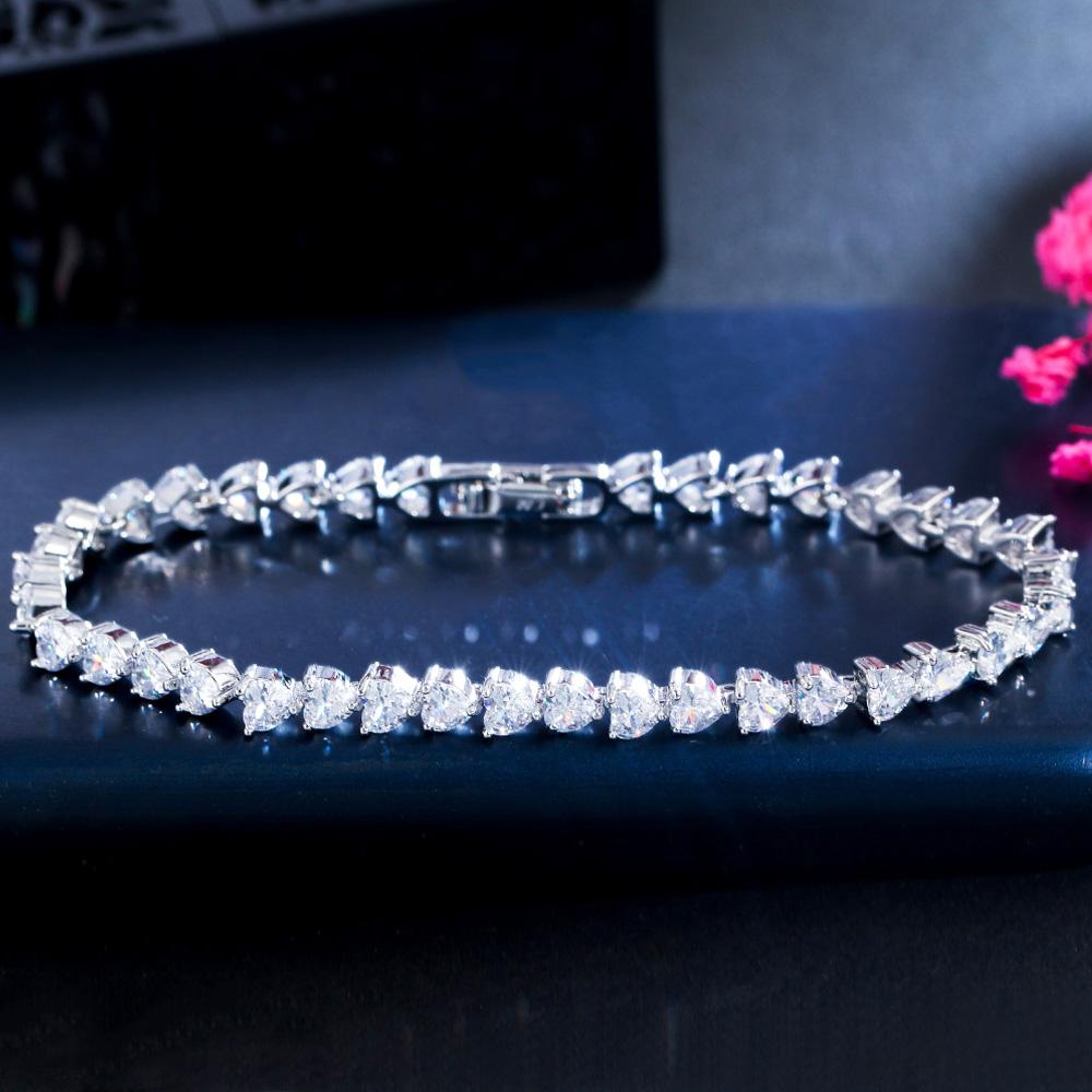 Pera Lovely Shiny White CZ Zircon Cute Love Heart Design Chain Link Bracelets for Girlfriend Birthday Party Jewelry Gift B236