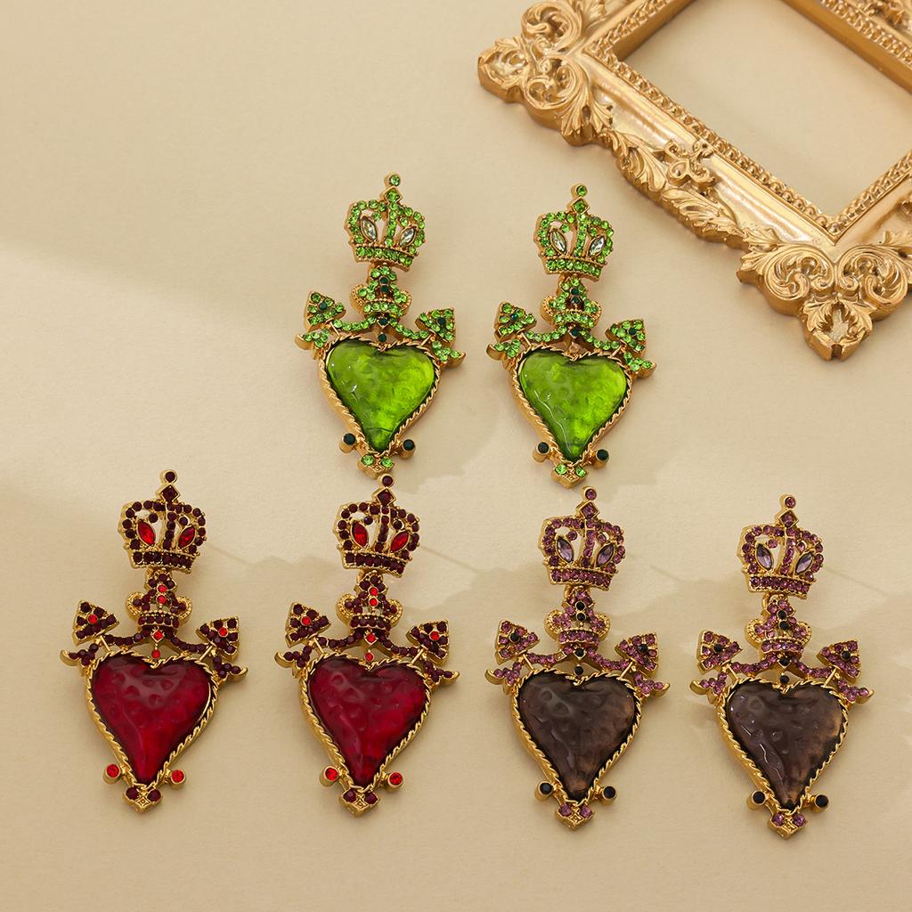 Qingdao Vintage French Light Luxury Green Love Crown Earrings Personality Long Fashion