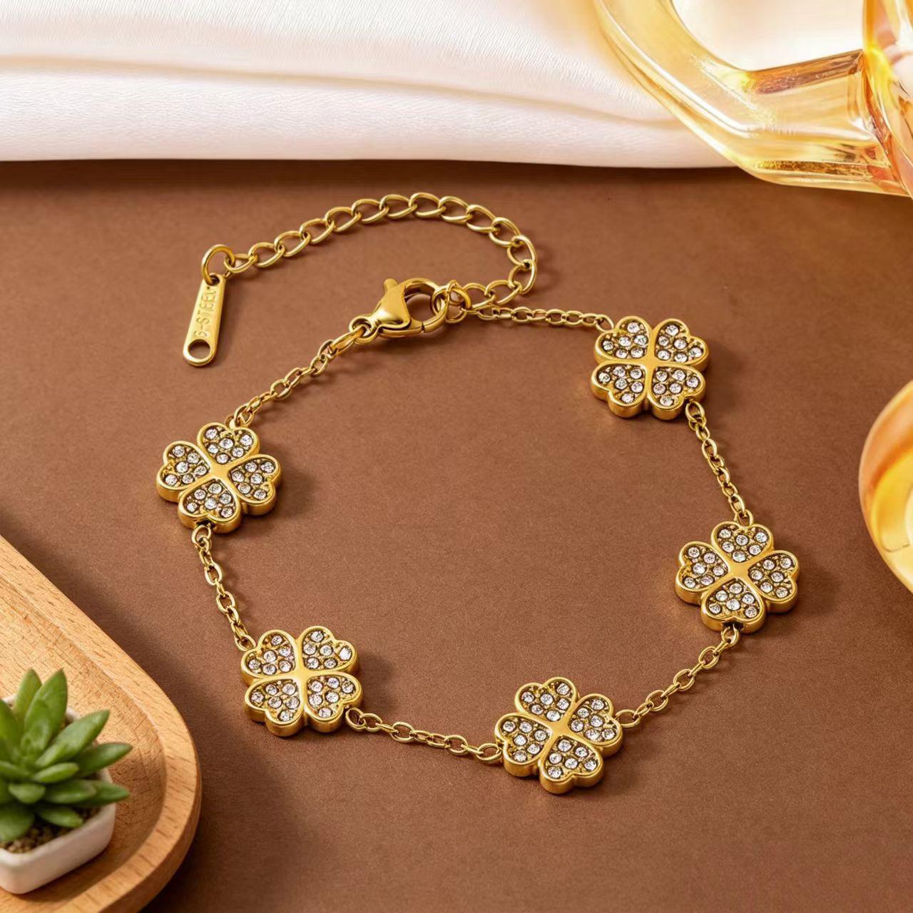 Diamond-Studded Four-Leaf Clover Gold Bracelet for Women, Fashion Titanium Steel Jewelry 18K
