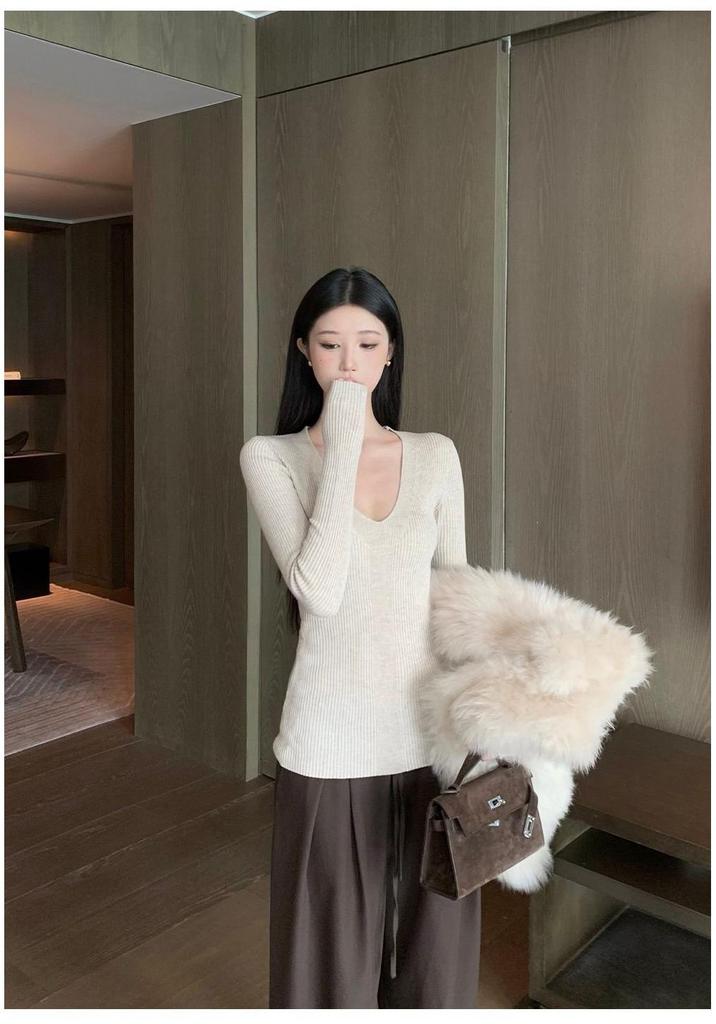 Velvet Washed V-Neck Slim-Fit Knit Top - Long Sleeve, Textured, High-End for Autumn/Winter 2026
