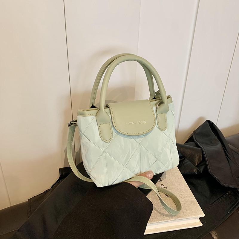 

Stylish Casual Handbag 2024 Summer Fashion Bucket Bag For Trendy Commuters In Black White Pink Silver Green зелений