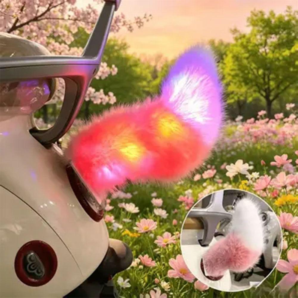 Autoadesivo Attivato dal Suono Coda Mobile Ricaricabile Peluche Coda Scodinzolante Ornamento per Veicolo