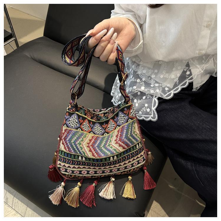 Bohemian Tassel Shoulder Bag for Women Fashion Ethnic Style Crossbody Tote Purse