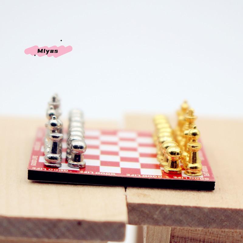 1/12 Scale Magnetic Mini Chess Board Game Red Table Model Scene Decoration for Dollhouse Simulated Accessories
