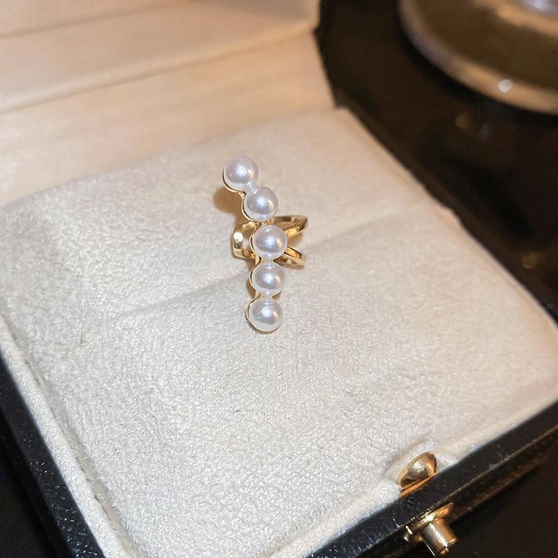 Shell Earrings for Women Korean Style Pearl Drop Earrings Simple Fashion White Petal Wedding Zircon