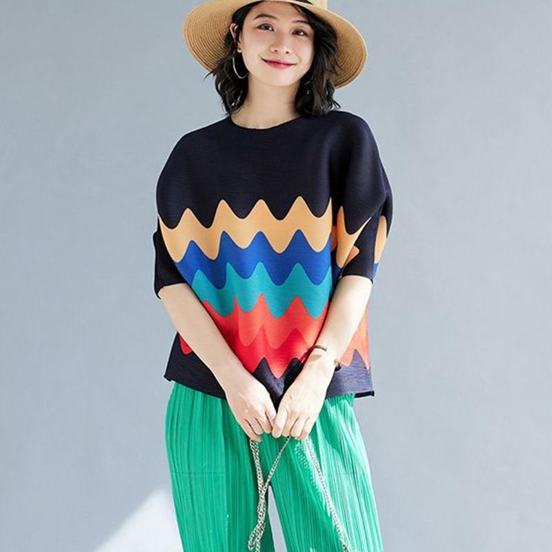 Faltiges, neues Sommeroberteil, locker und schlank machend, das Fleisch mit bunten Streifen bedeckend, hochwertiges, temperamentvolles T-Shirt für Frauen