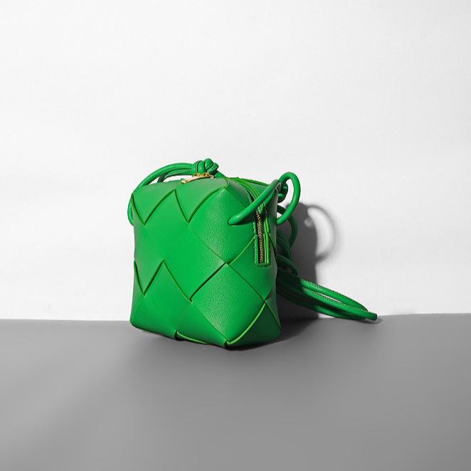 2024 New Small Bag Woven Small Square Bag Box Bag Lingge Knitting Small Cross Shoulder Mini Bag Flap Bag