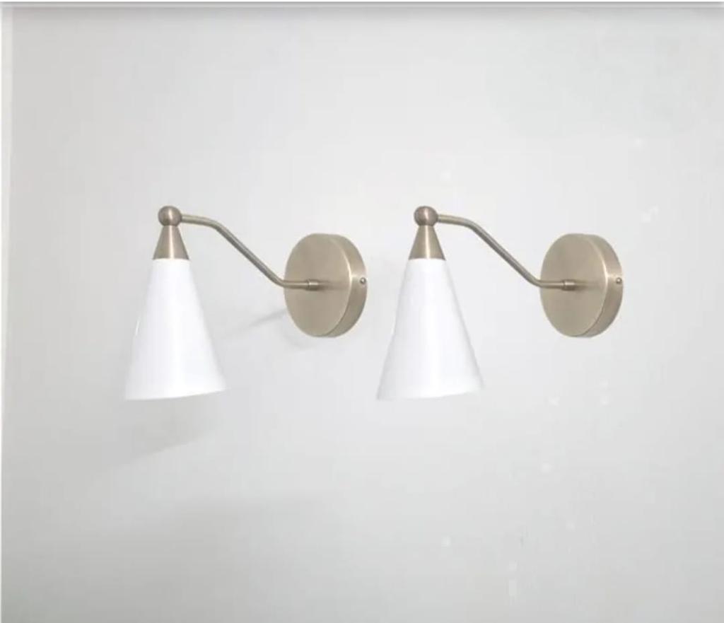 Ζεύγος Χειροποίητων Απλίκα Τοίχου : Λάμπες από Ακατέργαστο Ορείχαλκο & Λευκό Κώνο