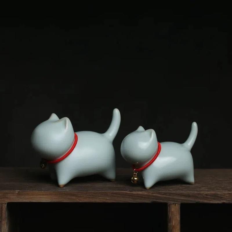 Ceramic Cartoon Cat Tea Pets – Cute Purple Clay Animal Figurines for Home, Car, and Office Decoration