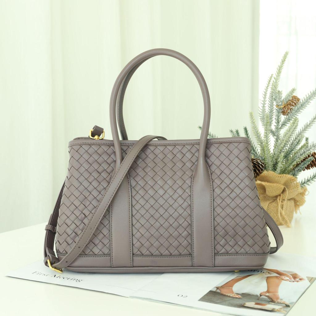 Handgewebte Umhängetasche aus echtem Schaffell für Damen mit großem Fassungsvermögen