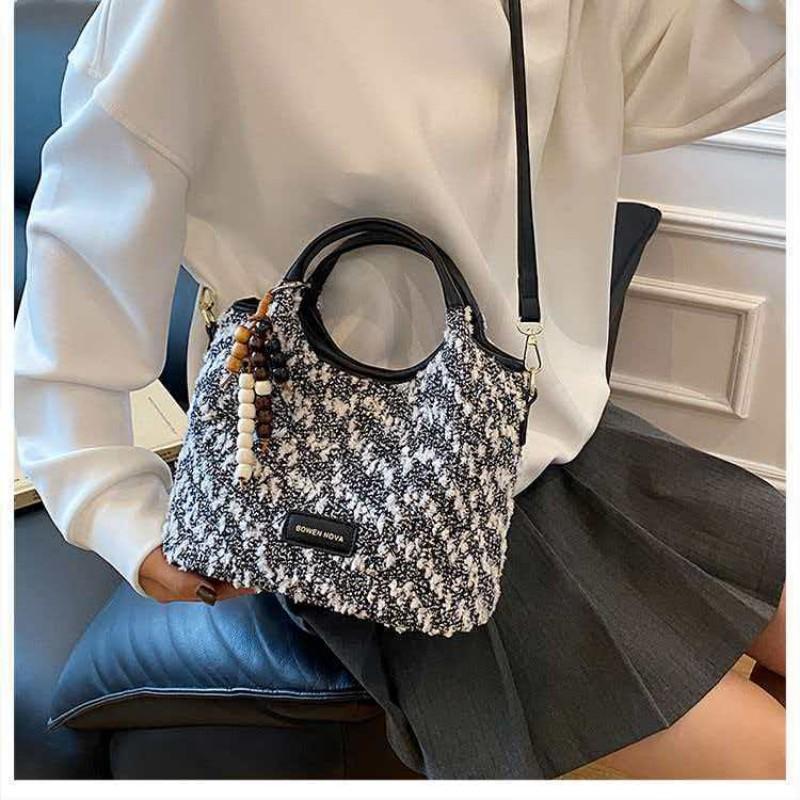 

Super Popular Niche Woolen Bag Female Commuter All-matching Cross-body Fashionable Portable Bucket 25x12x20 single package чорний