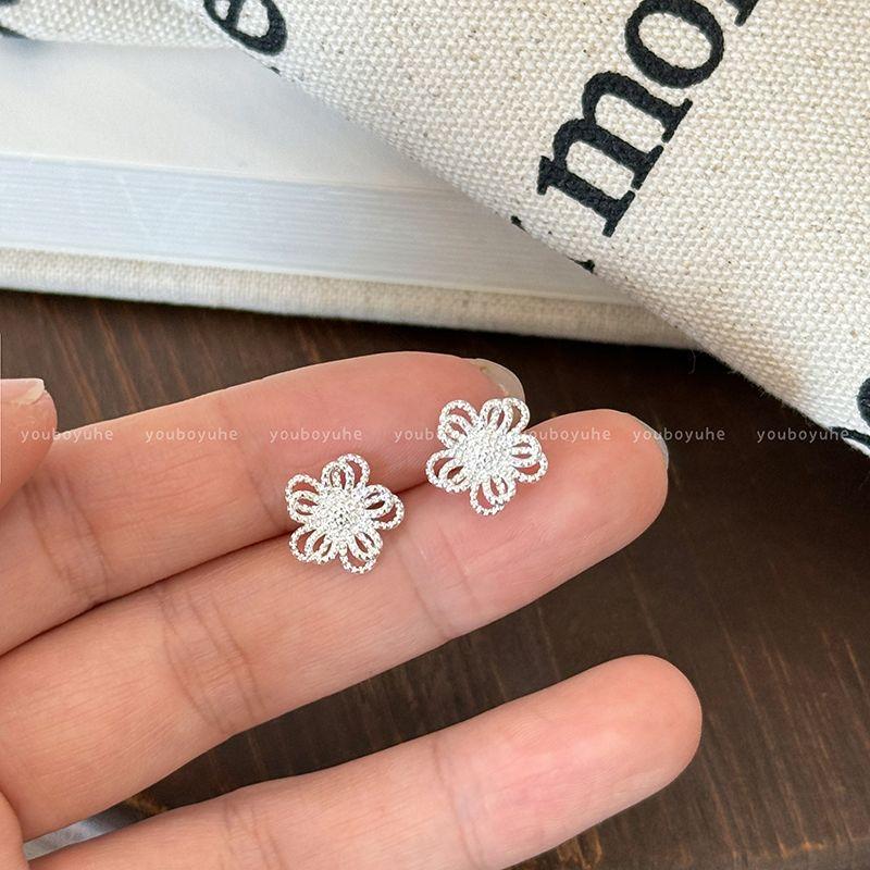 Fresh ~ Silver Hollow Flower Stud Earrings Women's Exquisite Small Design Earrings Everyday Joker Work Clothing Earrings