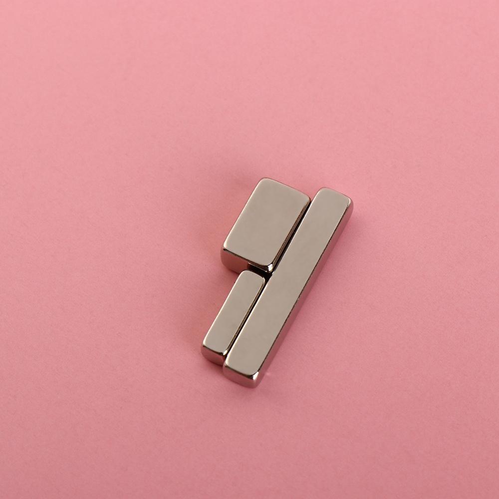 4Pcs/set Gel Polish Magnetic Effect Cat Eye Magnetic Stick Square Cat Eye Nail Magnet Manicurist