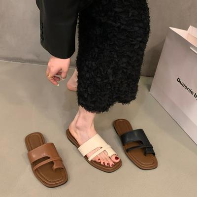 Nische flachsohlige Retro Zehenbedeckung coole Hausschuhe Damenschuhe Sommerbekleidung 2024 neue Sommer weichsohlige Strandsandalen