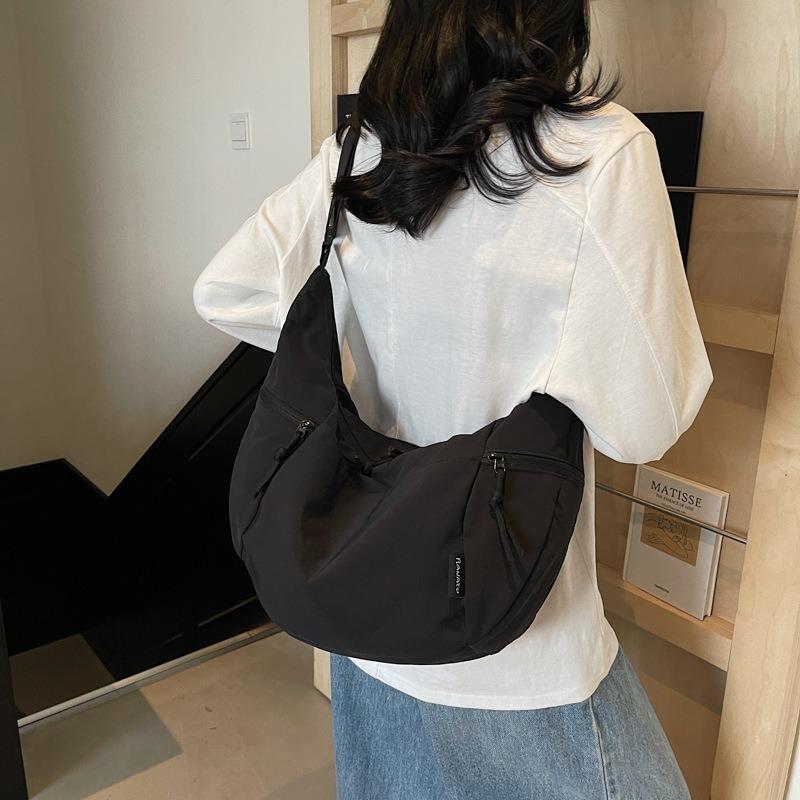 Large-capacity bag women's summer new niche design shoulder messenger bag simple commuter dumpling bag