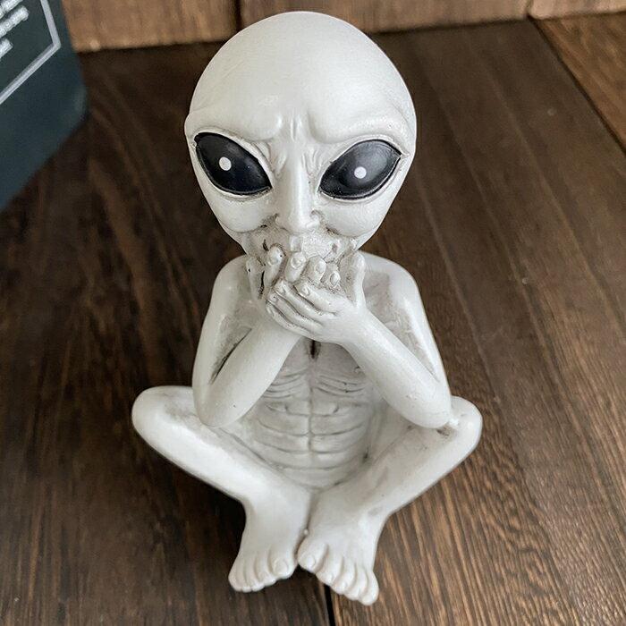 Alien figurines interior decoration. I dont want see that say it hear it. Set three.