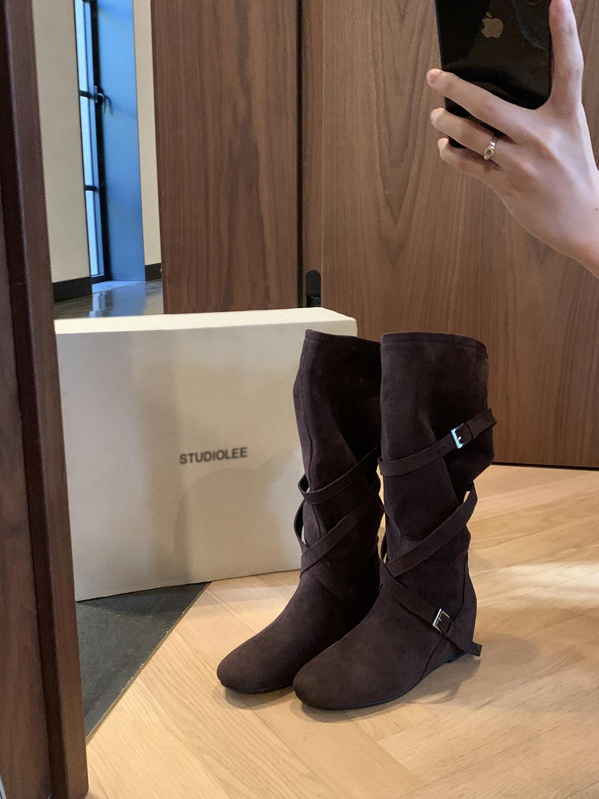 

2025 autumn and winter new pointed head height increased by 6cm~ Korean round head buckle with soft folds and thin medium boots for women 40