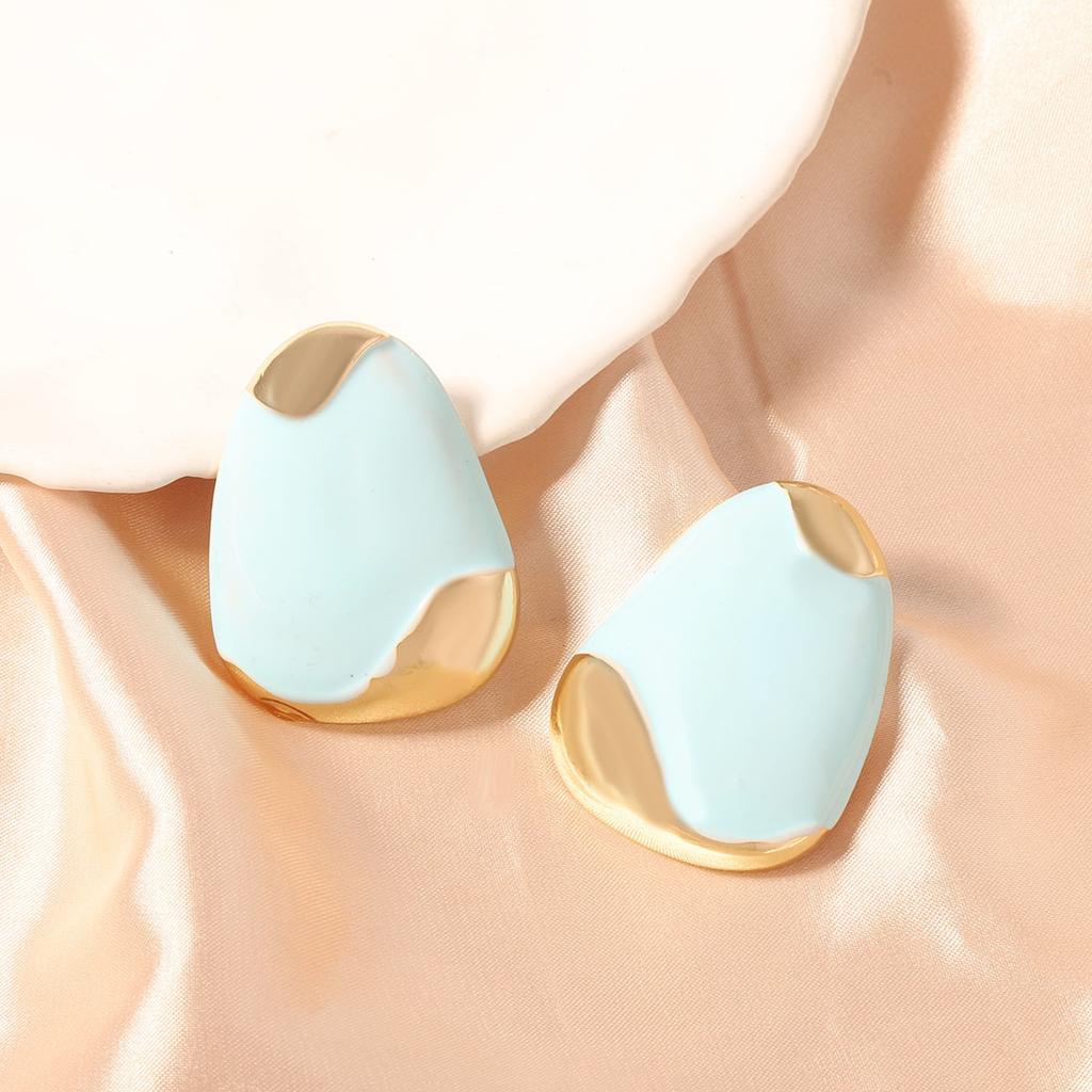 The creative and unique design sense, fresh and sweet, multi-color geometric quadrilateral ear studs are simple and elegant