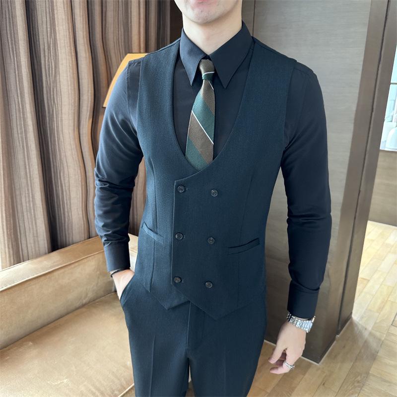 Completo Uomo Verde Scuro Autunno 2025: Abbigliamento Business Casual e Formale, Abito da Sposo in Stile Britannico.