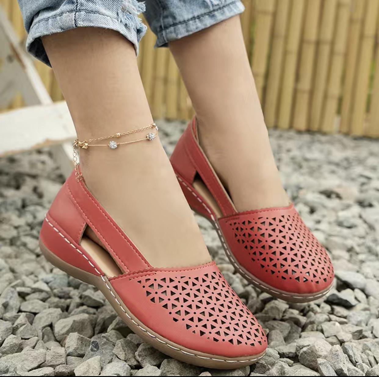 Модные новые летние сандалии 2025 женские Baotou с вырезами большого размера 43 на танкетке женская обувь оптом обувь 35 1885₽