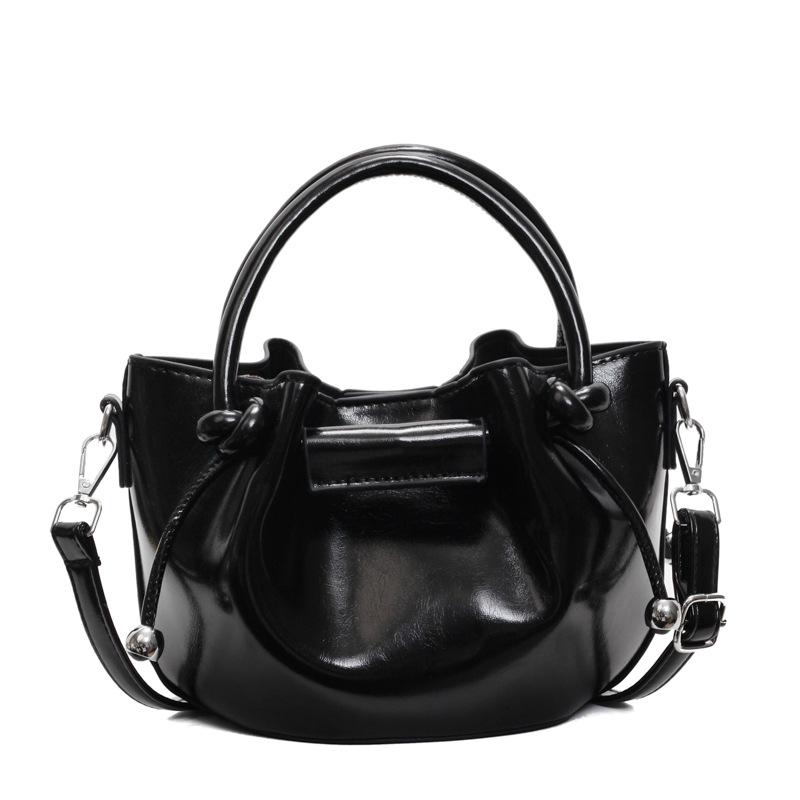 Popular Hot-selling Korean Version of Simple Pleated Small Fresh Portable Bucket Bag Oil Wax Leather Texture Commuter Messenger Women's Bag