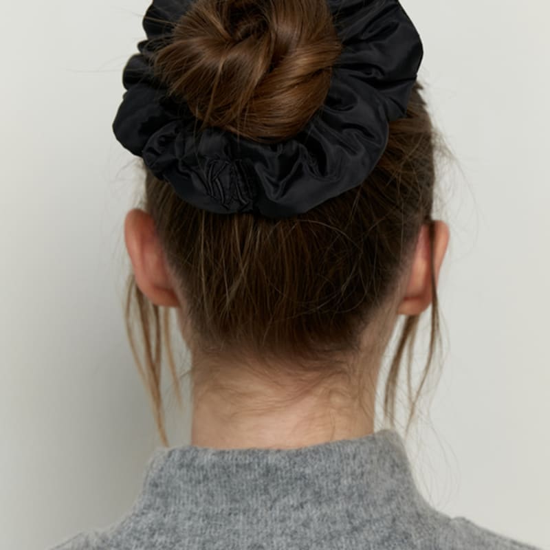 KINDABABY black padding scrunch