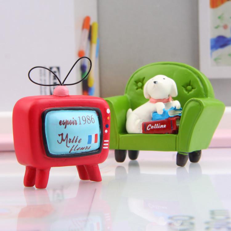 Dog Resin Figurine Ornament With Green Sofa For Shooting Props And Gift Teens