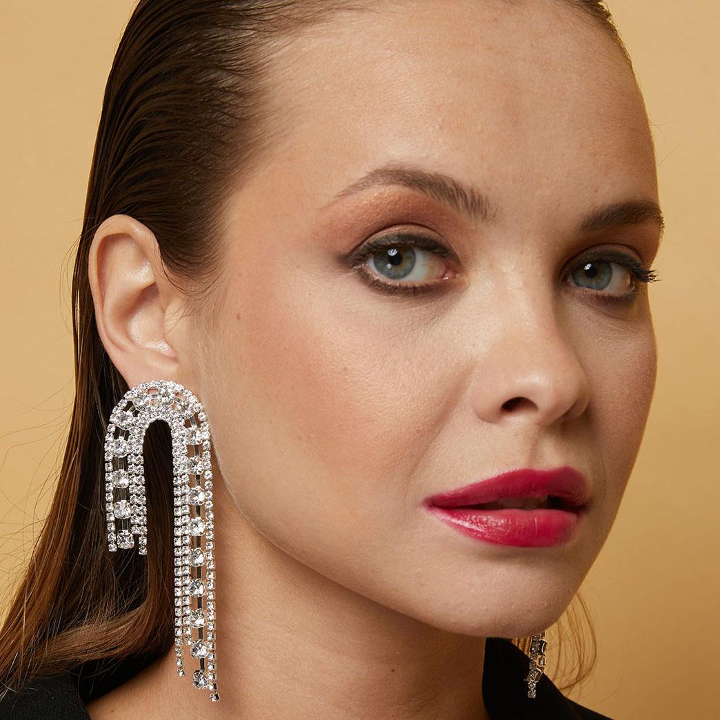 

Посеребренные серьги с кристаллами