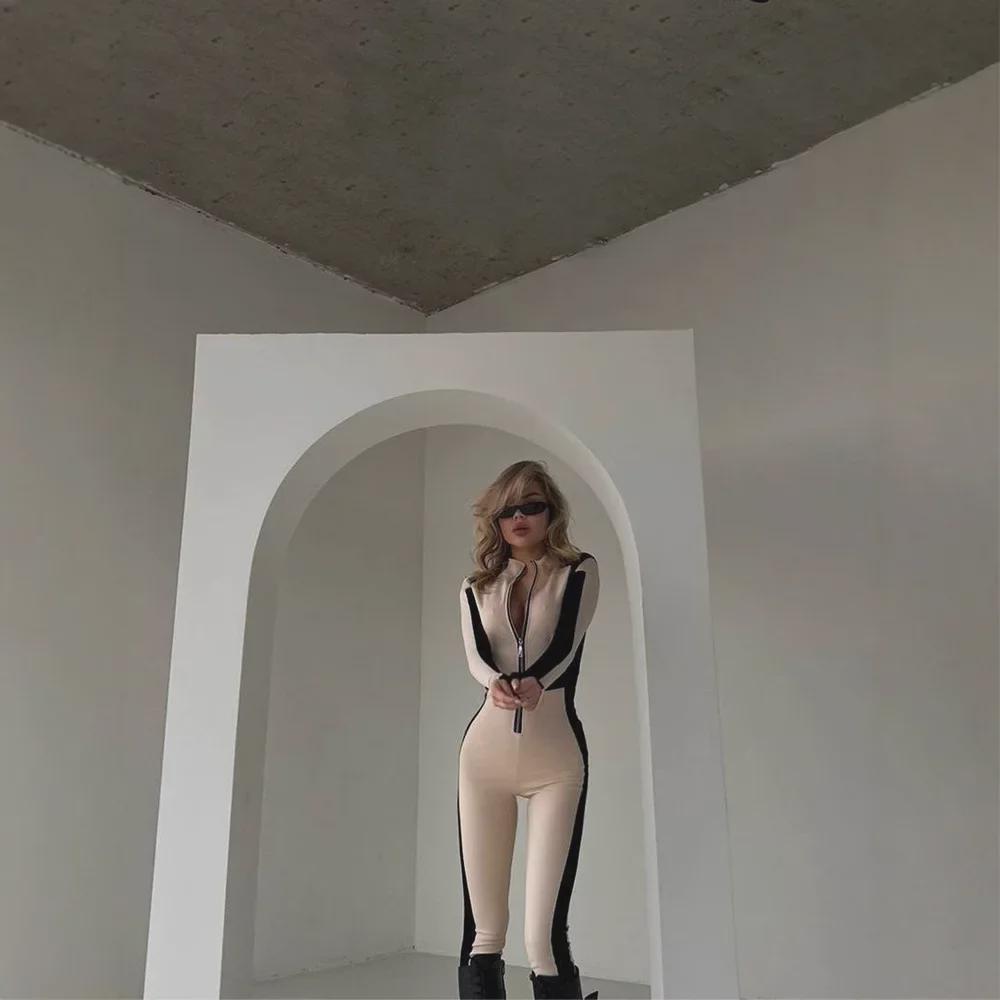 Europejski i amerykański damski kombinezon o dopasowanym kroju i długim rękawie w kontrastowym kolorze