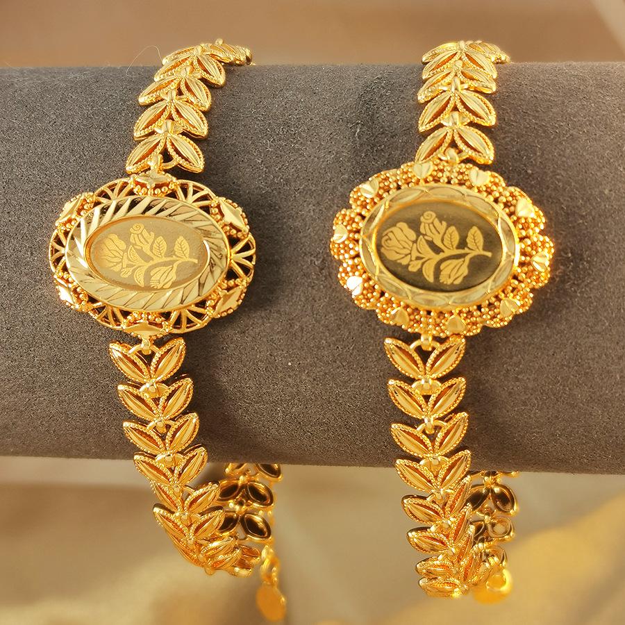Bracciale con Ciondolo a Fiore di Rosa Retro in Oro Sabbia Vietnamita con Bordo Intarsiato e Catena a Moneta Rotonda