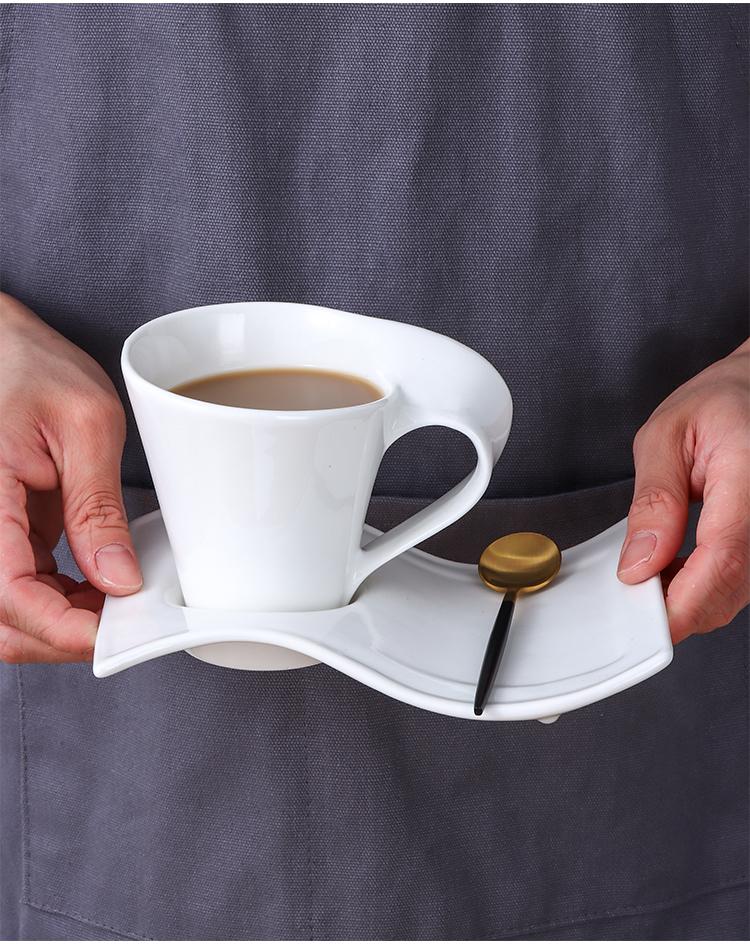 Set Tazza da Caffè in Ceramica a Forma d'Onda con Sottotazza Tazza in Porcellana Bianca per Espresso Latte Tè Bar Casa Ufficio Caffetteria Decorazione Set da Bevanda