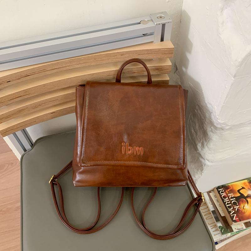 Oily leather retro women's backpack 2025 new fashion commuting versatile backpack exquisite small schoolbag travel bag