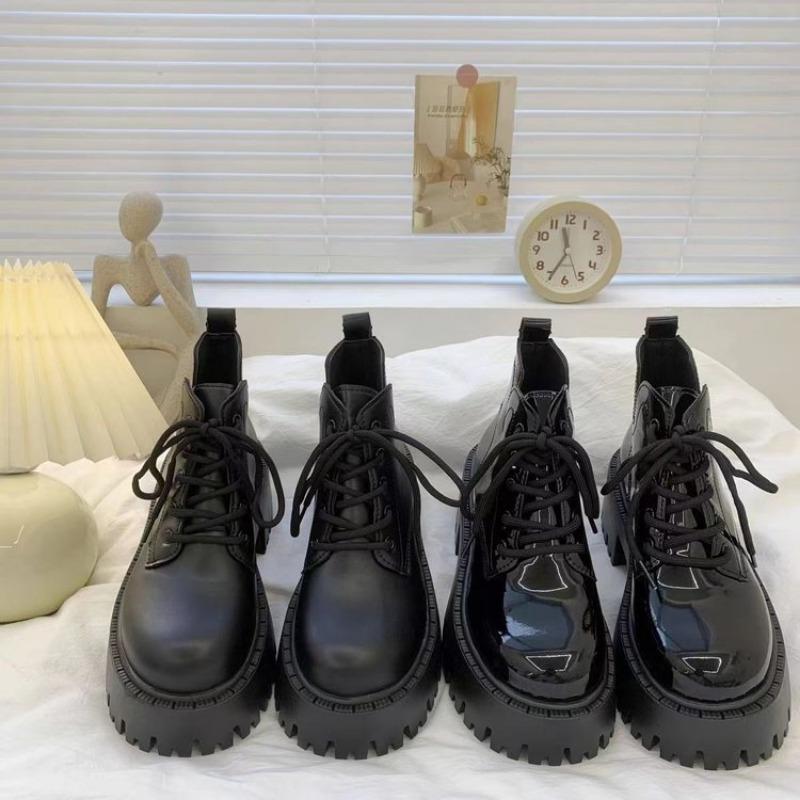 Retro Black Martin Boots Women's Autumn New Platform Women's Boots Thick Heel Small Bright Leather Short Boots