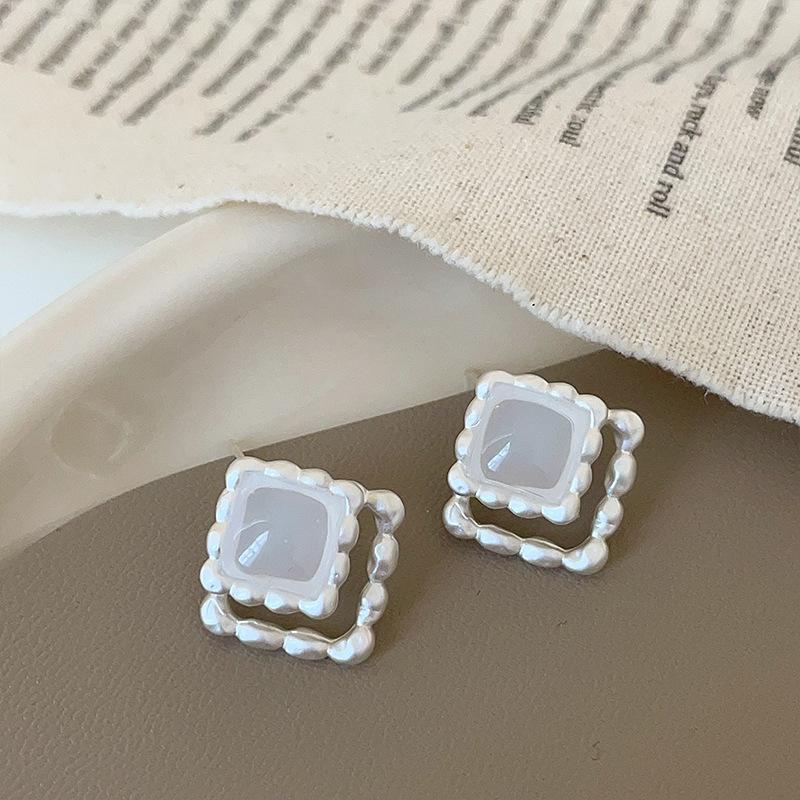 Nischen-High-End Geometrische Metall-Opal-Ohrstecker Damen Retro Elegant Mode Temperament Vielseitige Ohrringe