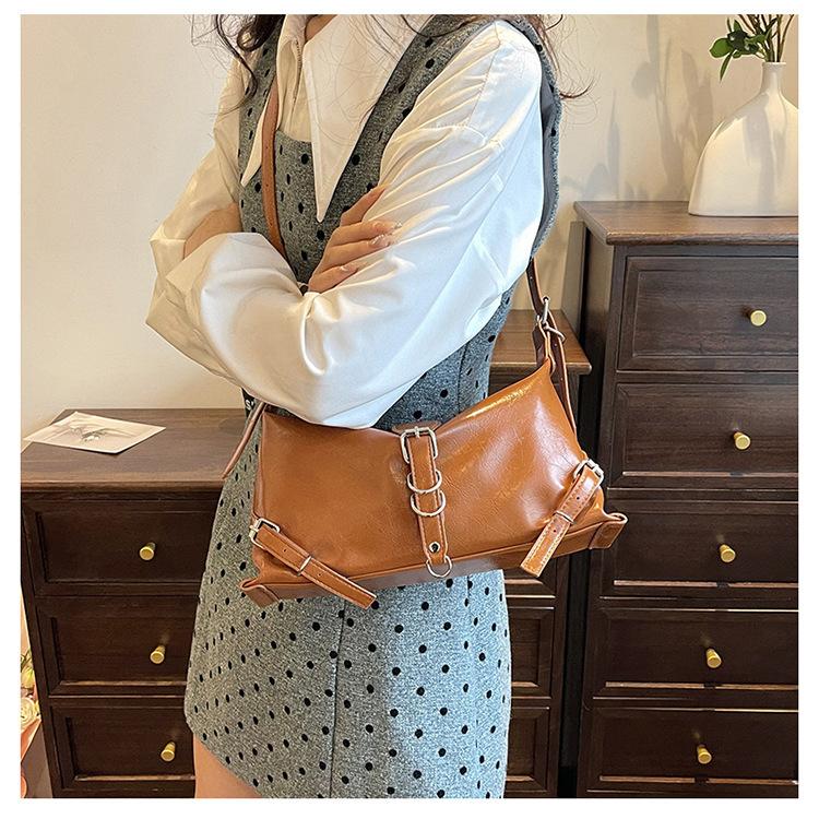 Dámská jednobarevná magnetická spona bagetová crossbody taška volnočasová PU šikmá ramenní taška s nastavitelným popruhem
