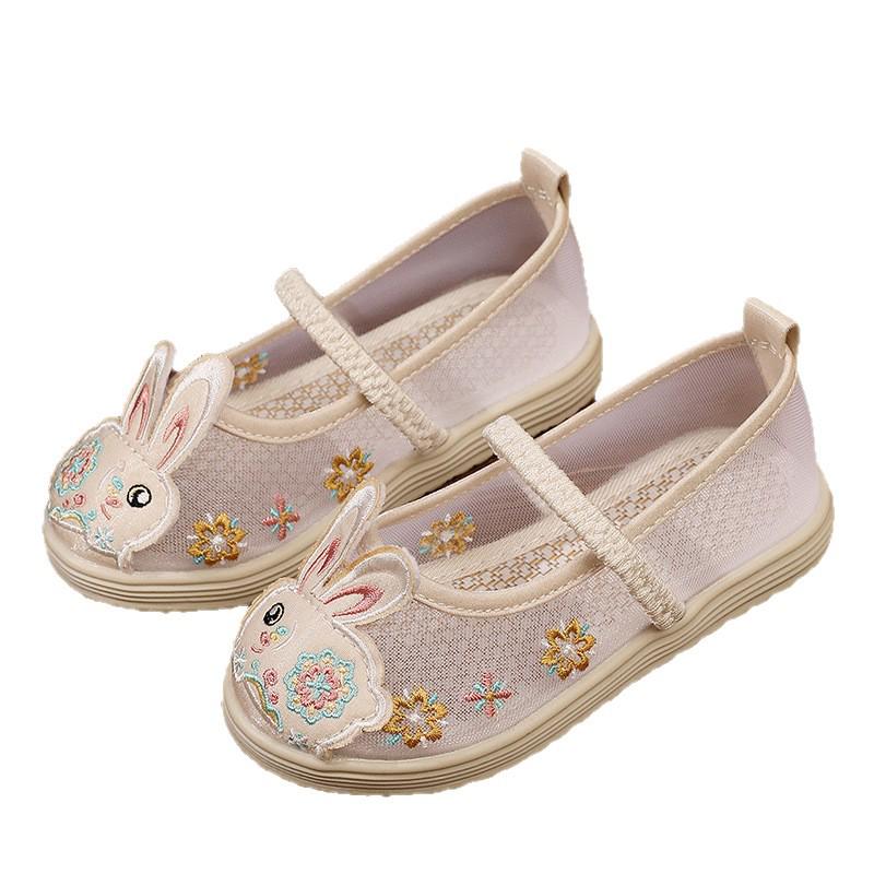 Girls' Ancient Style Hanfu Shoes: Rabbit Embroidered, Handmade, Mesh Cloth, Spring-Autumn, Old Beijing Design, Cute and Classic for Children.