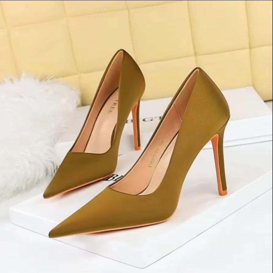 Fashion Large Size 43 Pointed Shoes Woman Pumps Professional OL High Heels Office Shoes Silks Satins Women Heels Stilettos Ladies Shoes