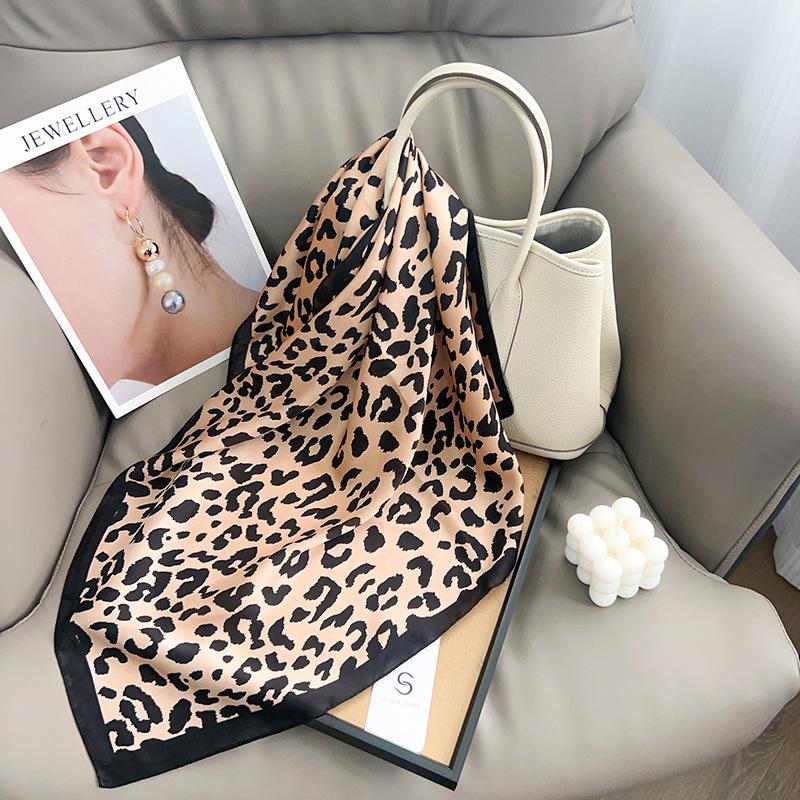 Retro leopard print small square scarf fashionable versatile scarf spring thin small silk scarf decorative scarf headband headscarf women 65*65
