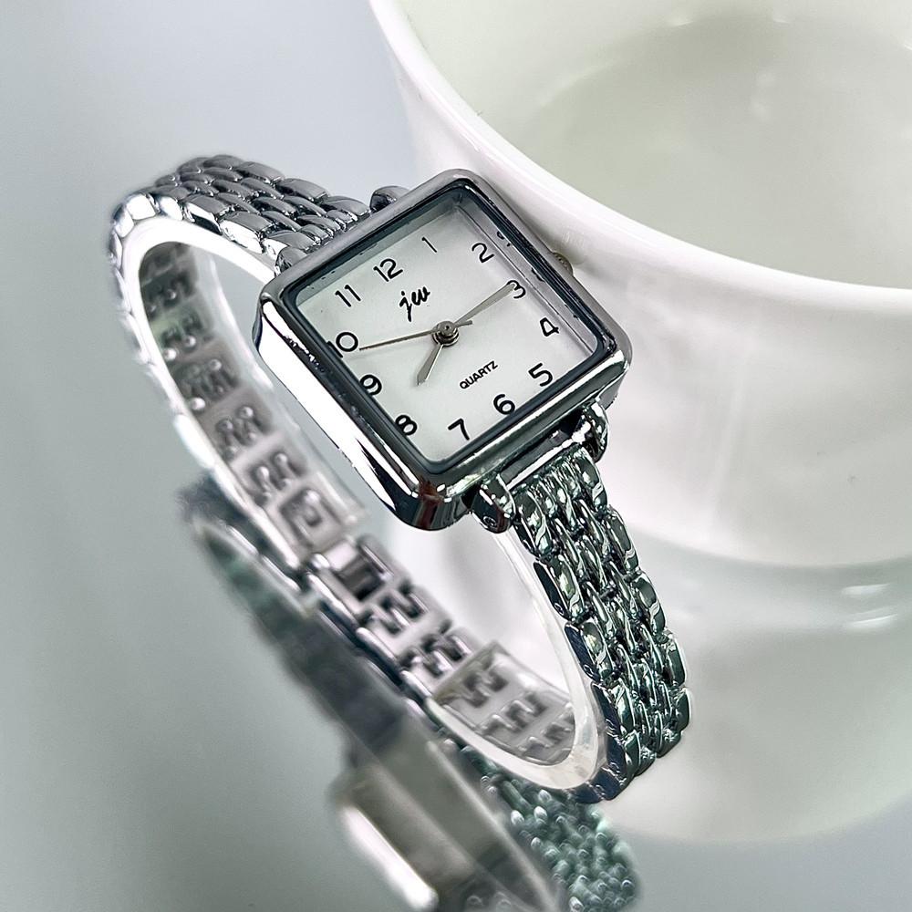 Simple Quartz Watches for Women Retro Alloy Strap Ladies Watches Small Square Dial Wristwatches Gift Clock Relógio Feminino