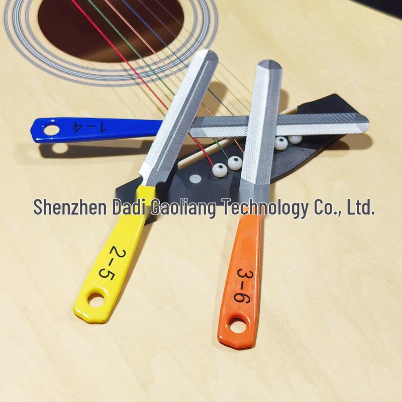 Verktygssats för filning av gitarrsadelspår och justering av strängavstånd