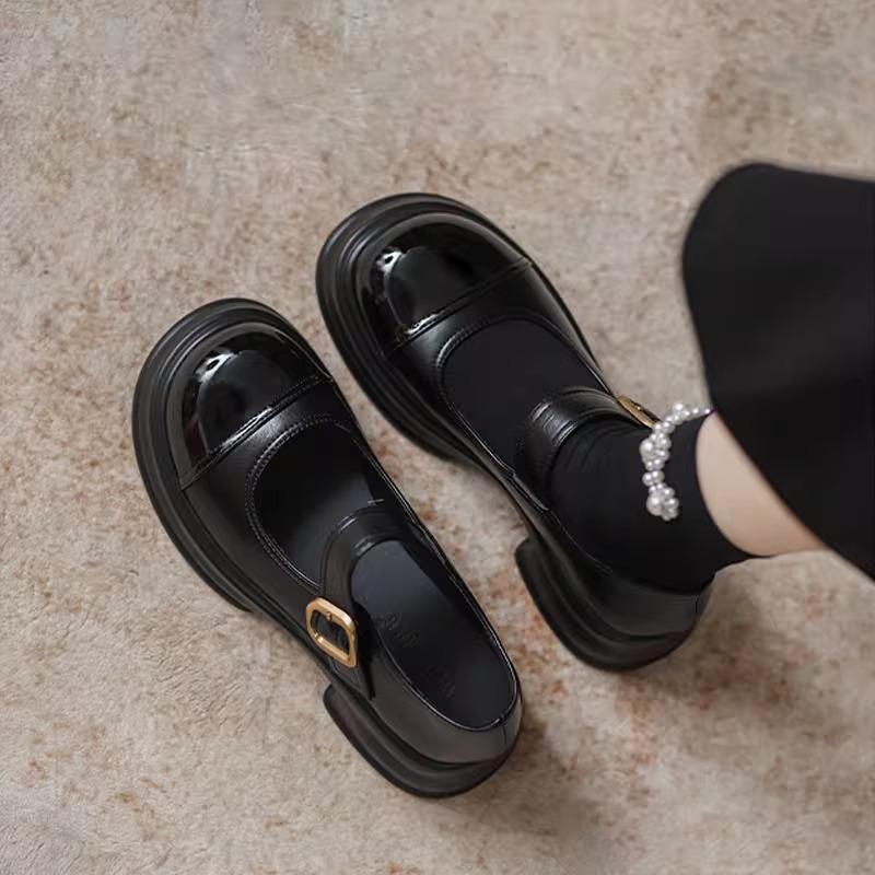 

Маленькие кожаные туфли в британском стиле женские 2025 новая осень ретро универсальные средний высокий каблук черные на платформе лоферы на одной педали 35 чёрный