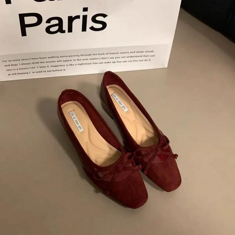 

Thick heel small fragrant wind patent leather single shoes women s 2025 spring and autumn new versatile French splicing bow evening ladyshoes 40 красный